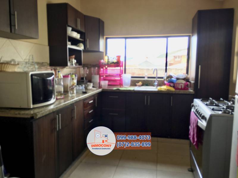C1025 De venta hermosa casa remodelada con área verde